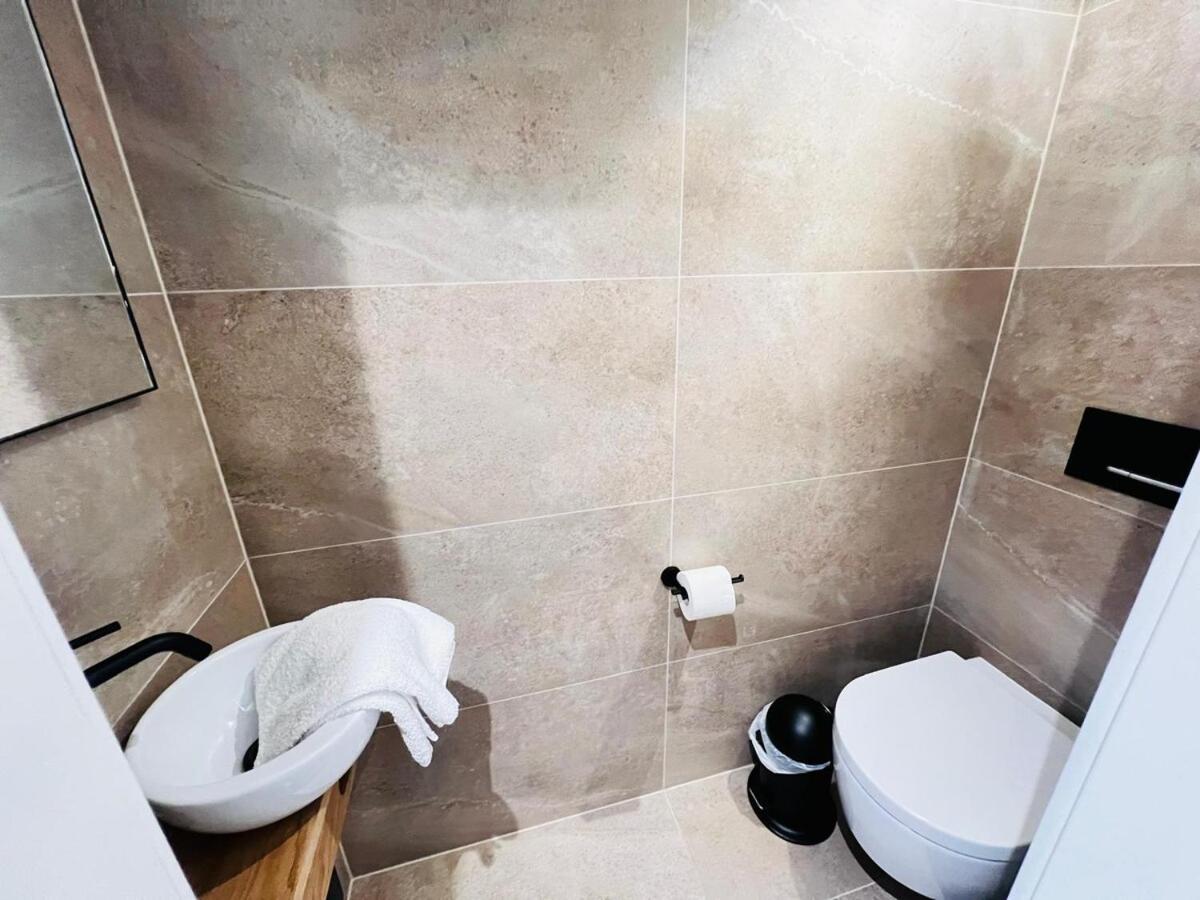 Apartment Charming 1 Bedroom With Balcon And Parking *
